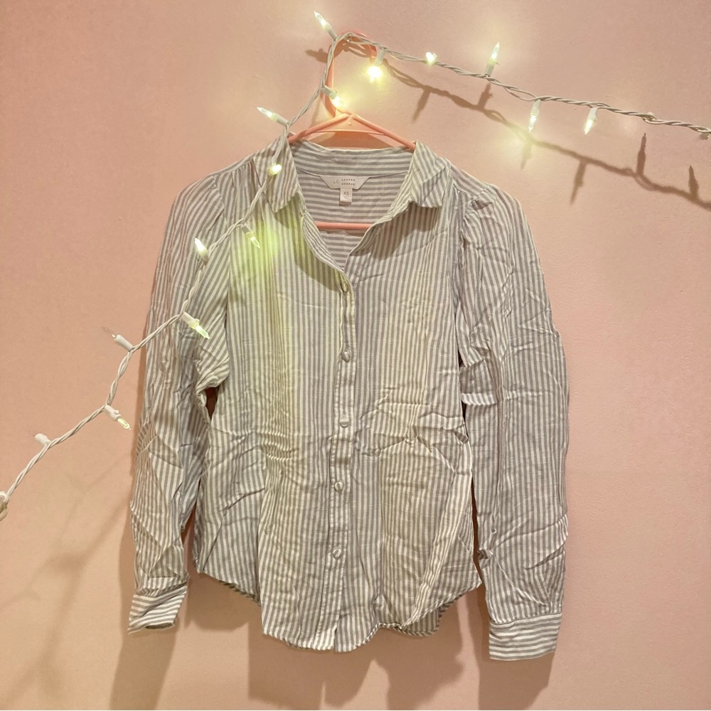 LC Lauren Conrad grey + white button up long sleeve blouse